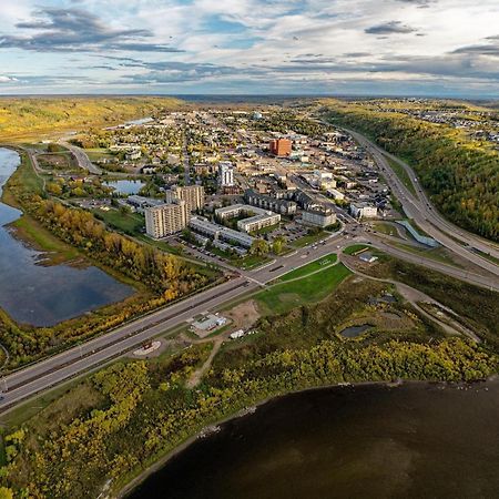 Top Floor Riverfront Condo With Stellar Sunsets! Fort Mcmurray Zewnętrze zdjęcie